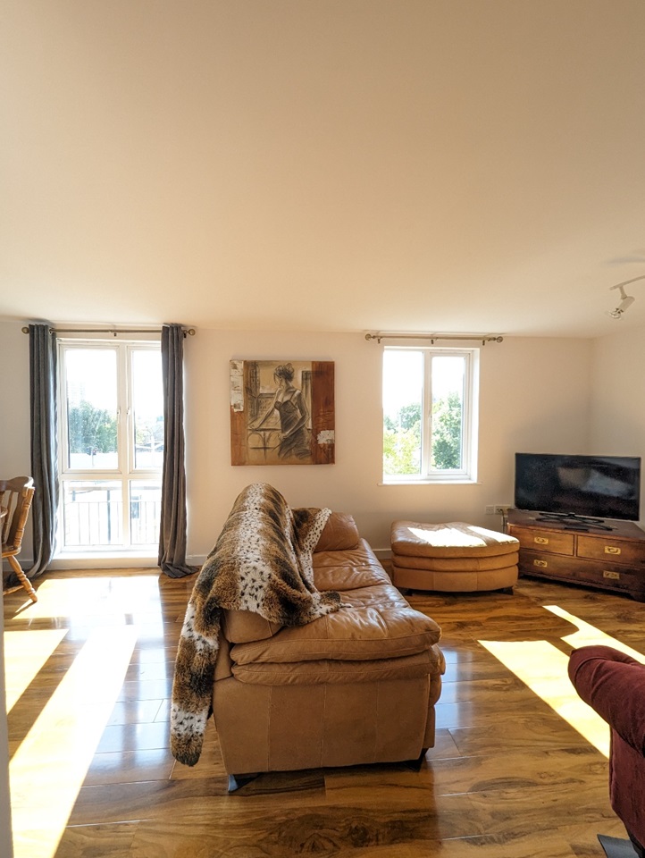2 Bed Flat, Vellacot Close, CF10