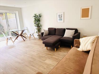 4 Bed Semi-Detached House, Cleeve Mews, BS16
