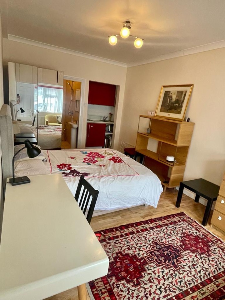 London Room in a Shared House, Heber Road, NW2 To Rent Now for £950