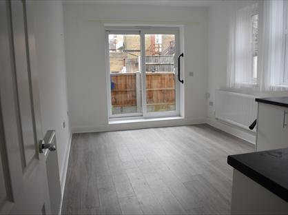 Studio Flat, London Road, SS0