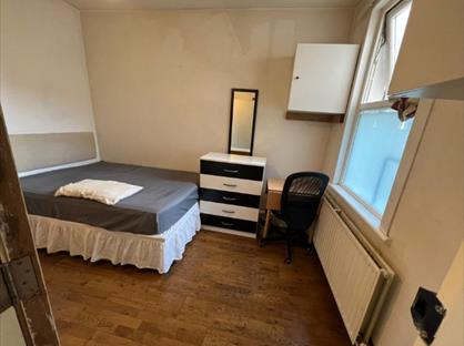 Room in a Shared House, Albert Square, E15