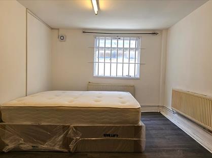 2 Bed Flat, Uxbridge Road, W7