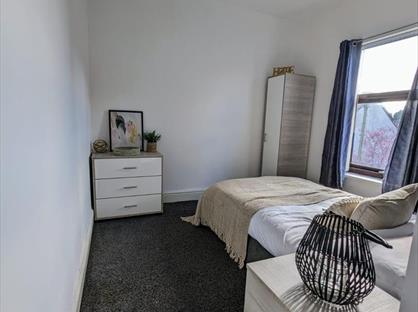Room in a Shared House, Birched Head, ST1
