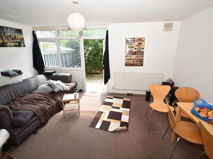 5 Bed Maisonette, Badric Court, SW11