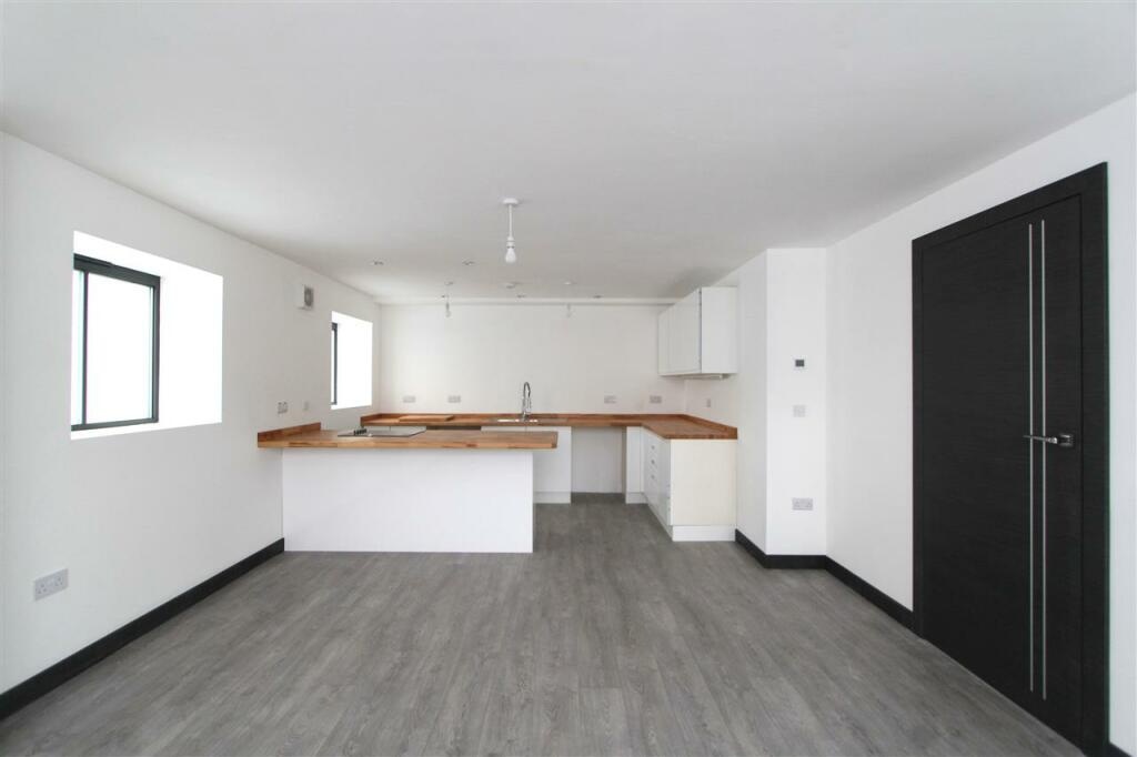 Brompton, Gillingham 2 Bed Flat, Wesley House, ME7 To Rent Now for £1,500.00 p/m