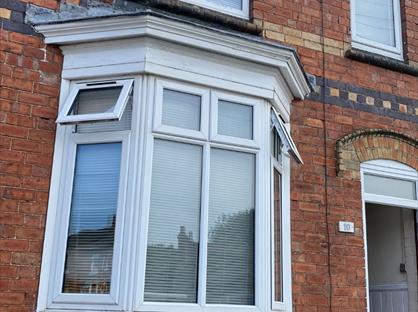 3 Bed Semi-Detached House, Vicarage Road, DY9