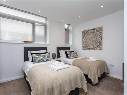 Studio Flat, Broadwalk, RH10
