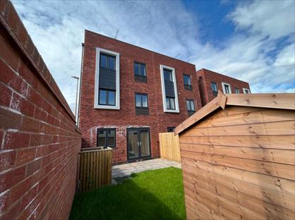 5 Bed Semi-Detached House, Bayley Place, EX1