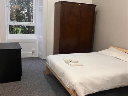 3 Bed Flat, Montague Street, EH8