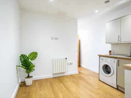 1 Bed Flat, Station Lane, WF7