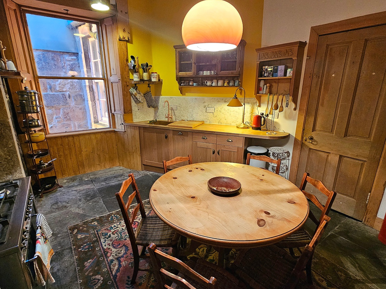 Edinburgh 3 Bed Flat, Alva Street, EH2 To Rent Now for £2,200.00 p/m