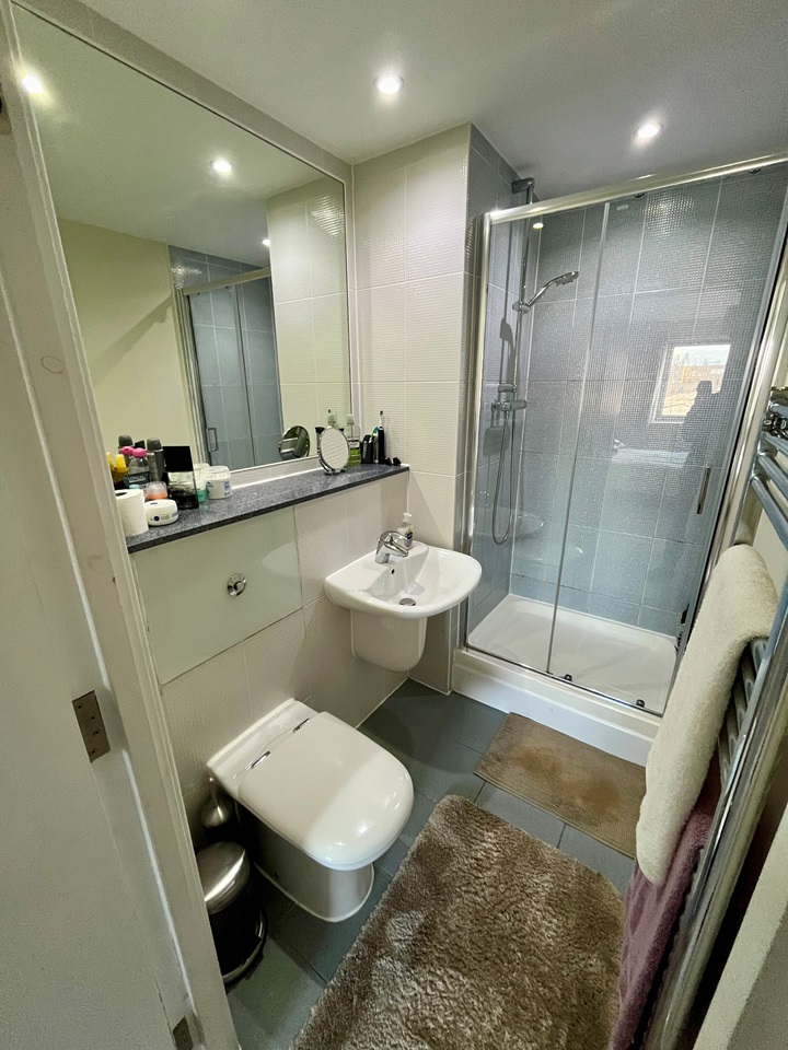 London - 2 Bed Flat, Merchant Street, E3 - To Rent Now for £2,300.00 p/m