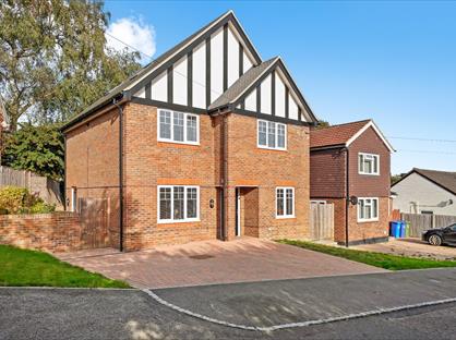 5 Bed Detached House, Heathway, SL5