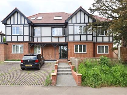 1 Bed Flat, Hillcrest Gardens, KT10