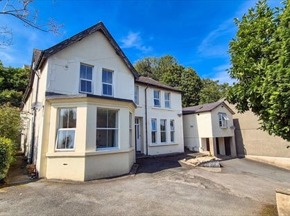 10 Bed Detached House, Gro, LL57