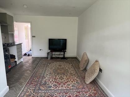 Bedsit, Derby Road, LU4