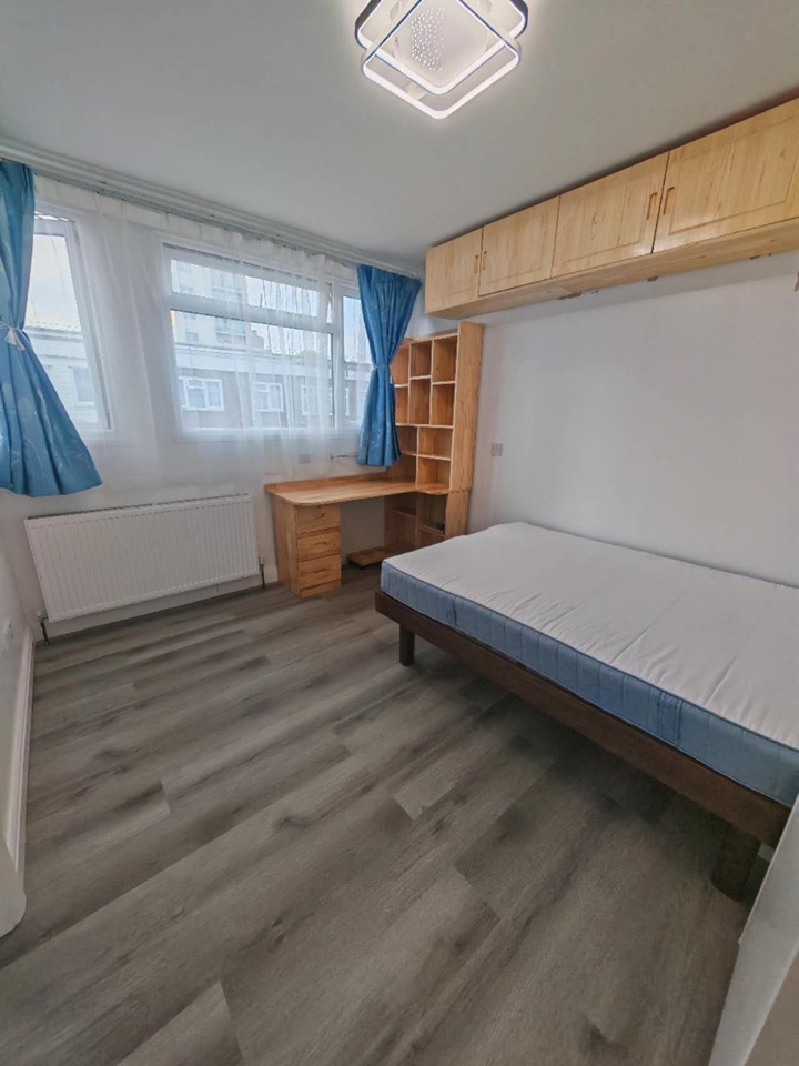 Studio Flat, Swedenborg Gardens, E1 photo 2