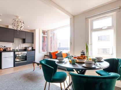 1 Bed Flat, Tor Hill Road, TQ2