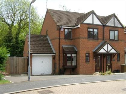 3 Bed Semi-Detached House, Cook Close, NN11