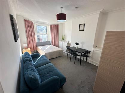 Room in a Shared House, Robinson Road, SW17