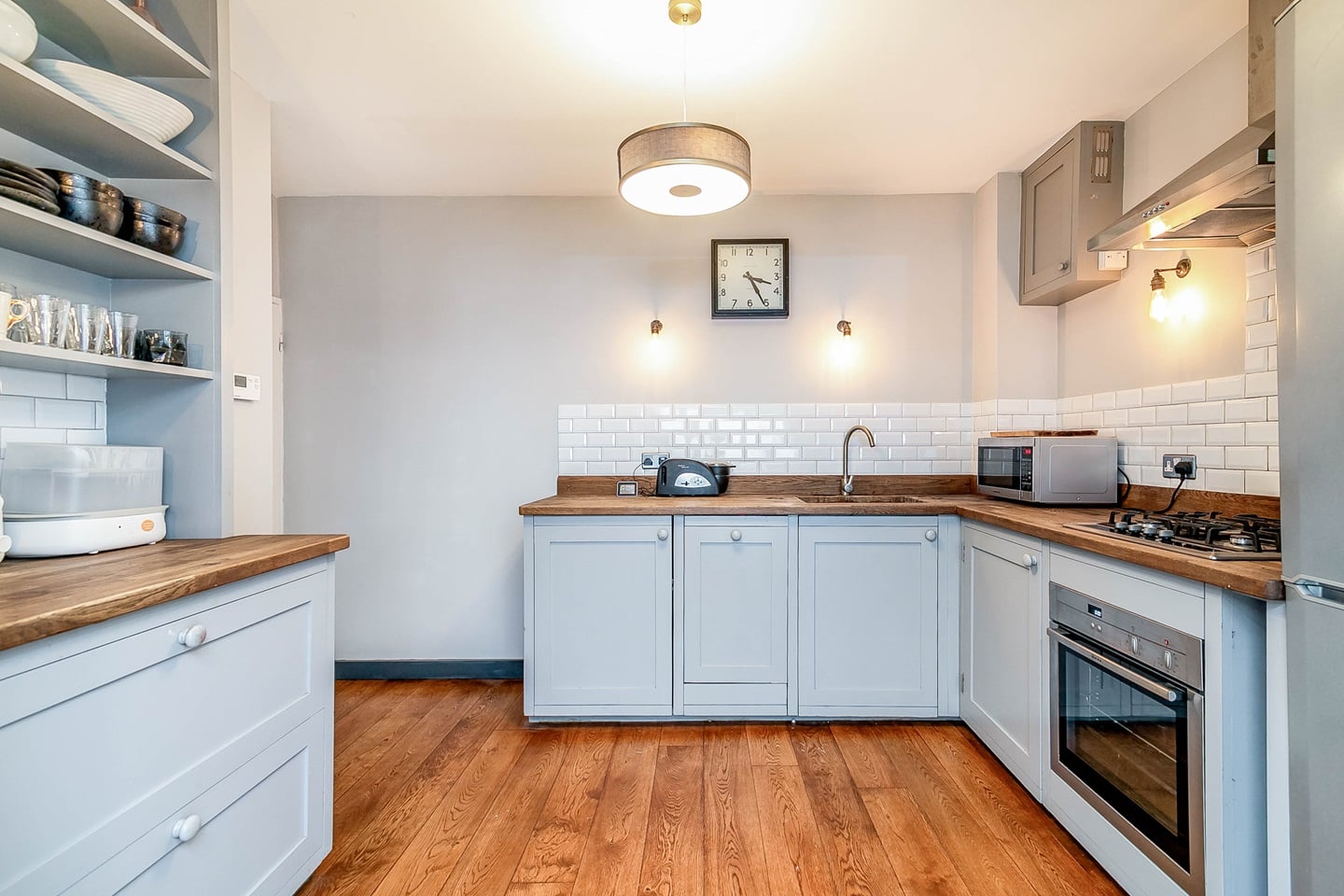 2 Bed Flat, Shipton Street, E2 photo 3