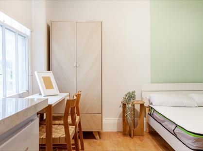 Studio Flat, Kensington Gardens Square, W2