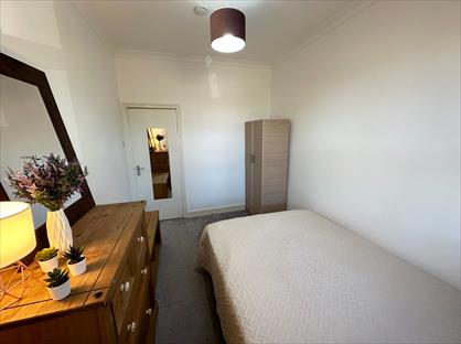 Room in a Shared Flat, Robinson Road, SW17