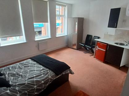 Bedsit, Percy St, ST1