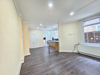 2 Bed Flat, Southcroft Road, SW17