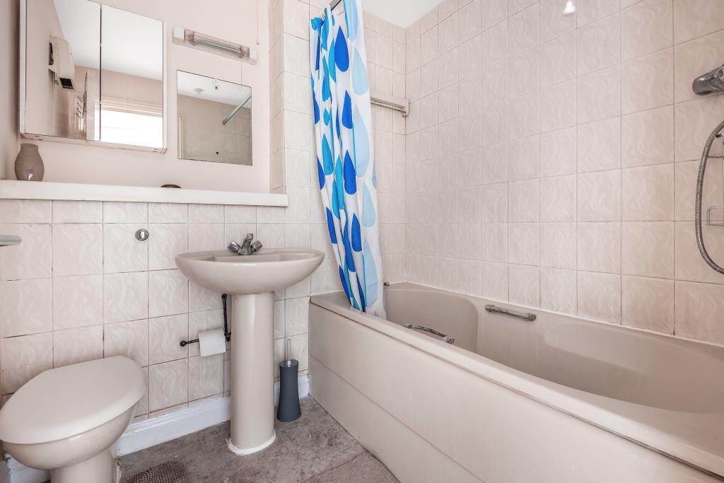 Additional image 8 of 2 Bed Flat, Holybrook, RG1, N1 7GU