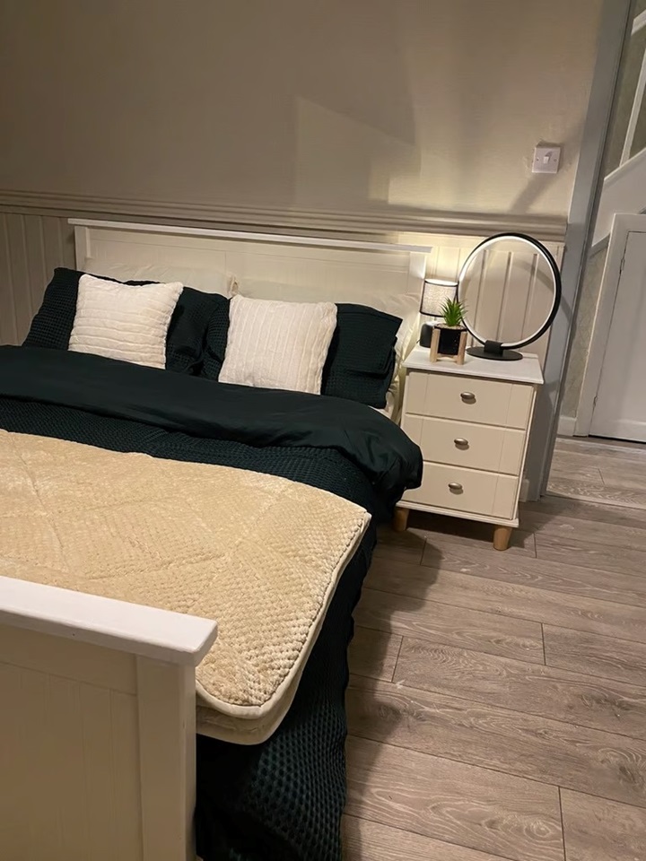 Camberley Room in a Shared House, Bridge End, GU15 To Rent Now for