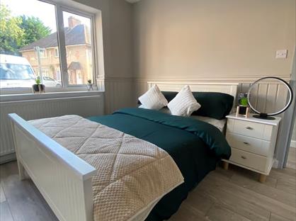 Room in a Shared House, Bridge End, GU15