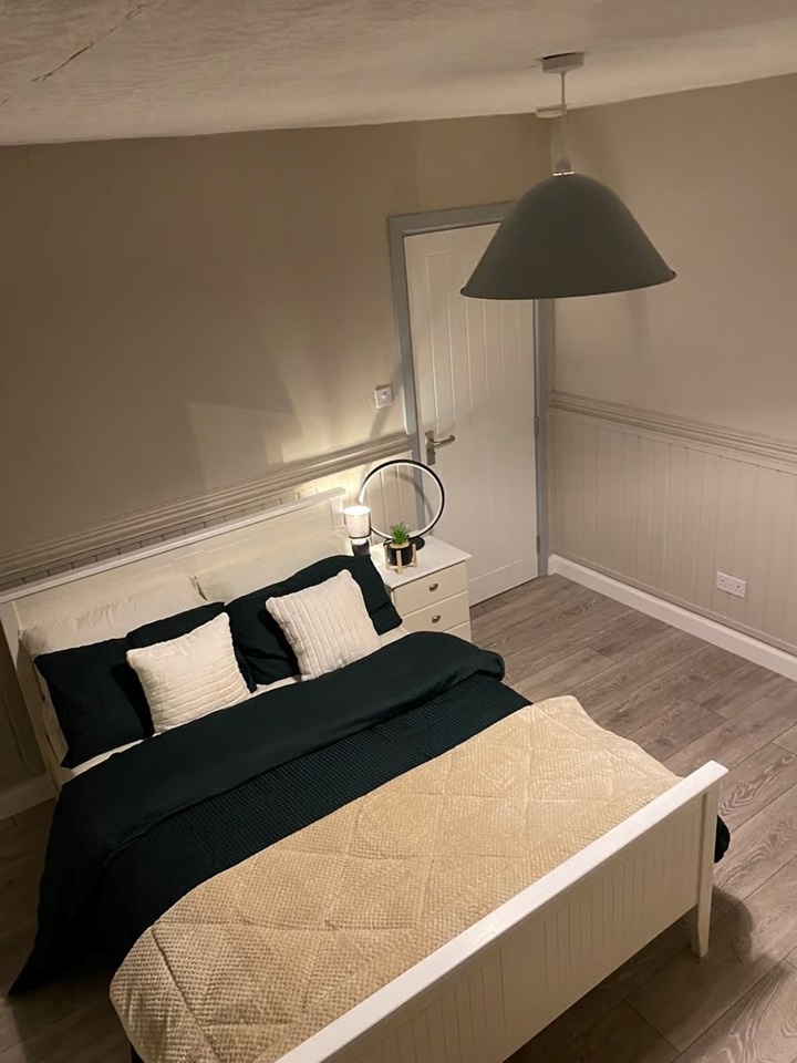 Camberley Room in a Shared House, Bridge End, GU15 To Rent Now for