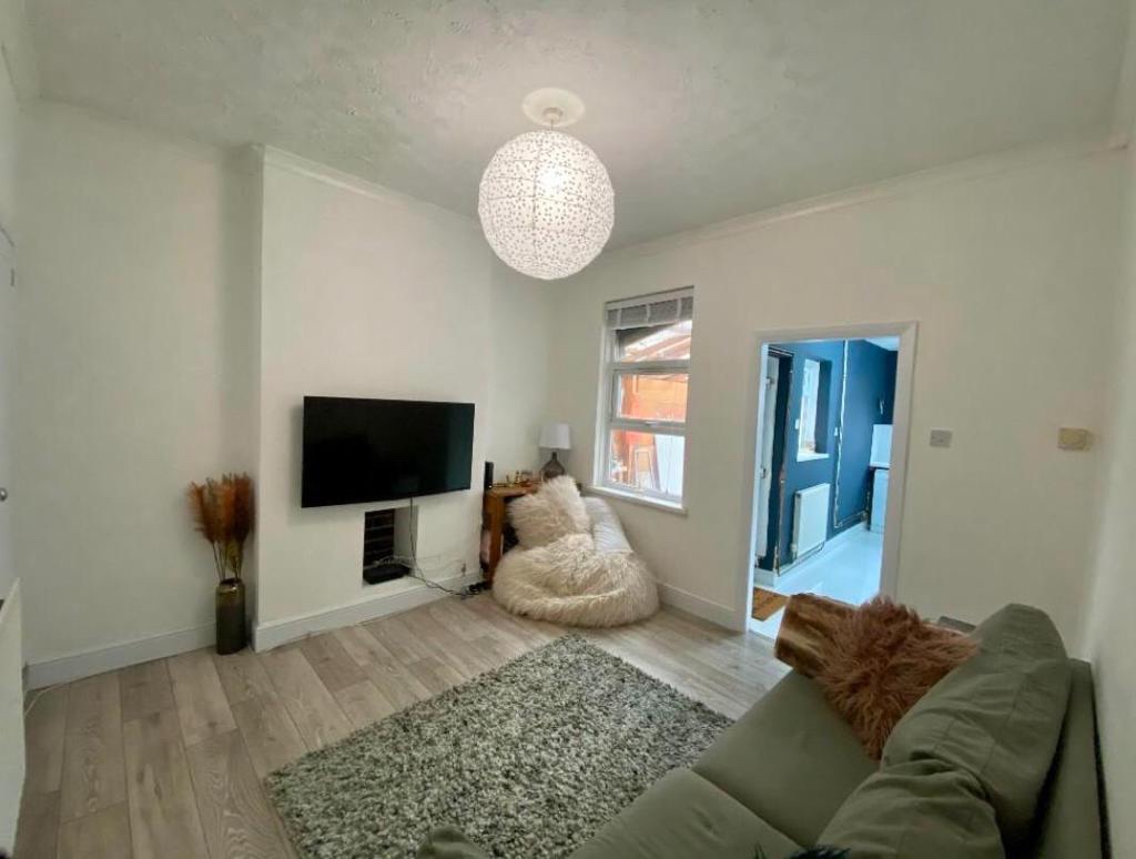 Smethwick 3 Bed Terraced House, Smethwick, B67 To Rent Now for £