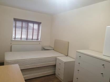 Room in a Shared House, Warbank Crescent, CR0