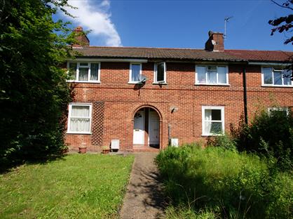 4 Bed Terraced House, Westway, W12