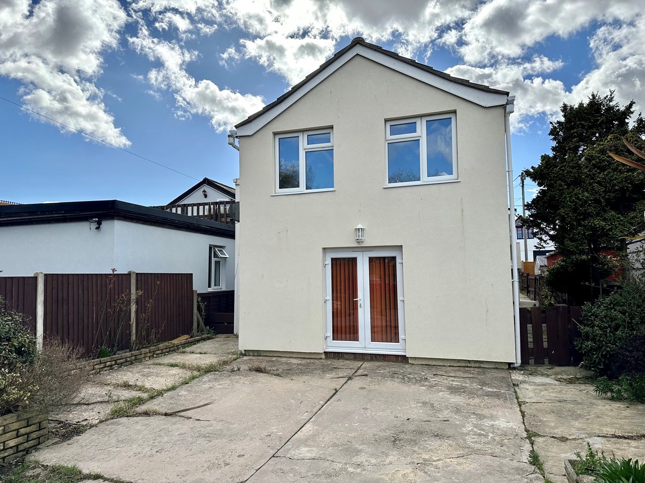 Point Clear Bay, ClactonOnSea 2 Bed Detached House, New Way, CO16