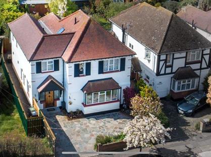 5 Bed Detached House, Earls Hall Avenue, SS2