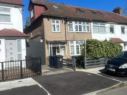 3 Bed Flat, Long Drive, W3
