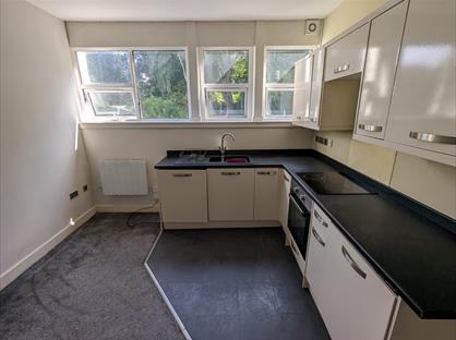 2 Bed Flat, Ravenscliffe Road, ST7