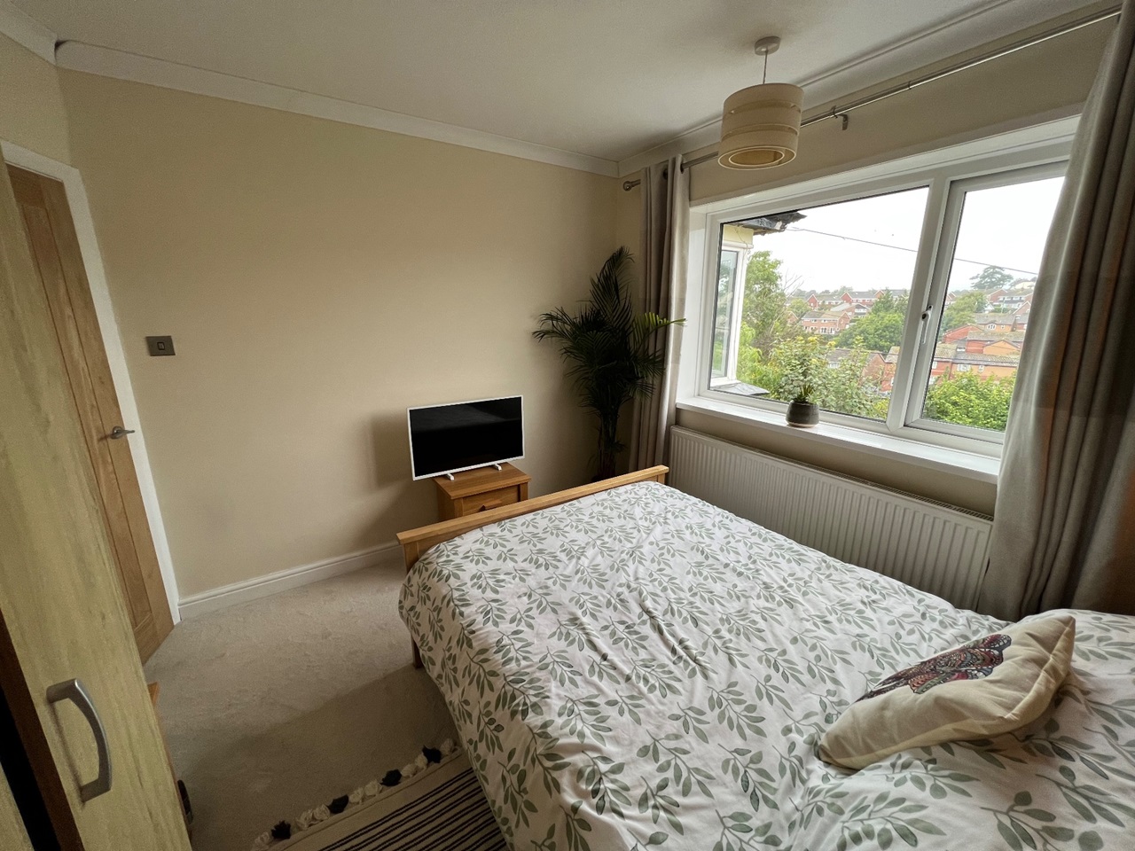 Paignton 2 Bed Bungalow, Foxhole Road, TQ3 To Rent Now for £950.00 p/m