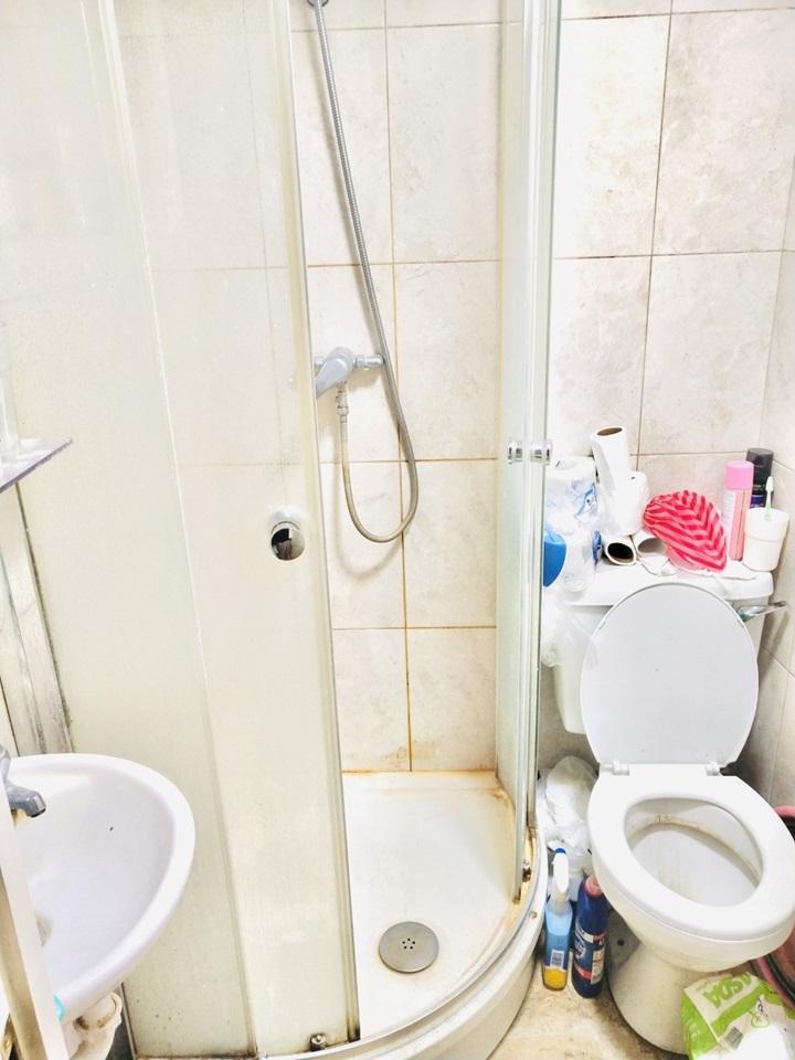 London Room in a Shared House, St. Loy's Road, N17 To Rent Now for