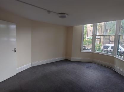 1 Bed Flat, Bath Road, SK17