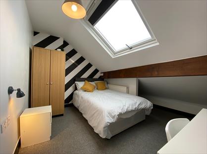 Room in a Shared House, Romer Road, L6