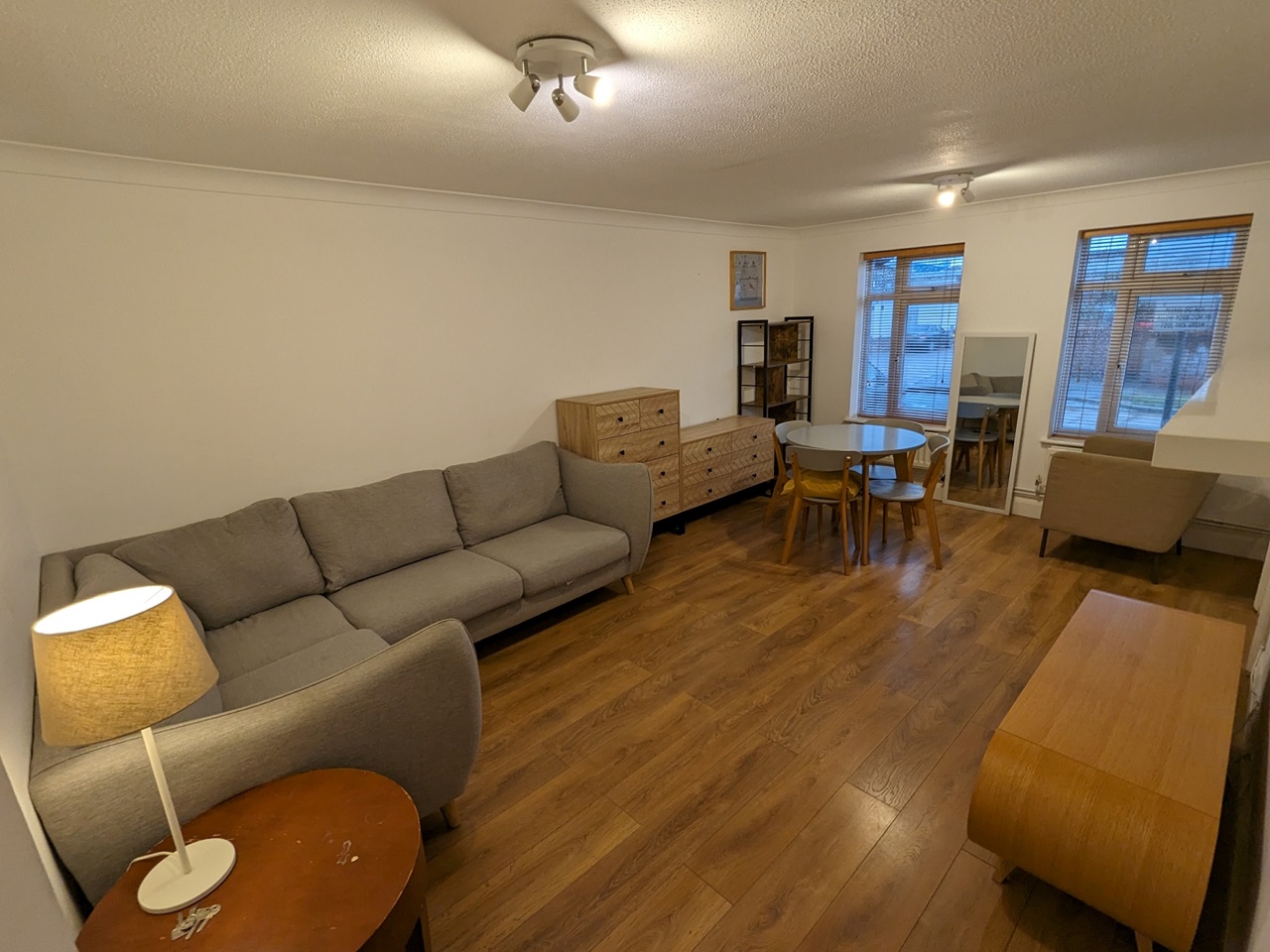 Chigwell 2 Bed Flat, Limes Avenue, IG7 To Rent Now for £1,700.00 p/m