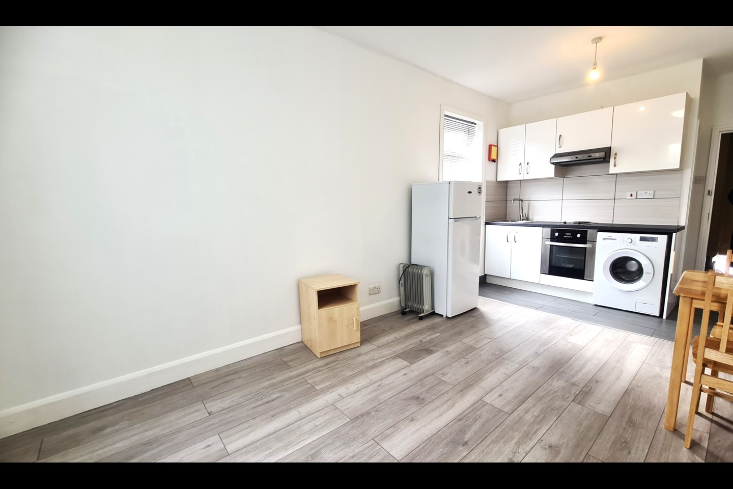 London Studio Flat, Gloucester Road, N17 To Rent Now for £1,200.00 p/m