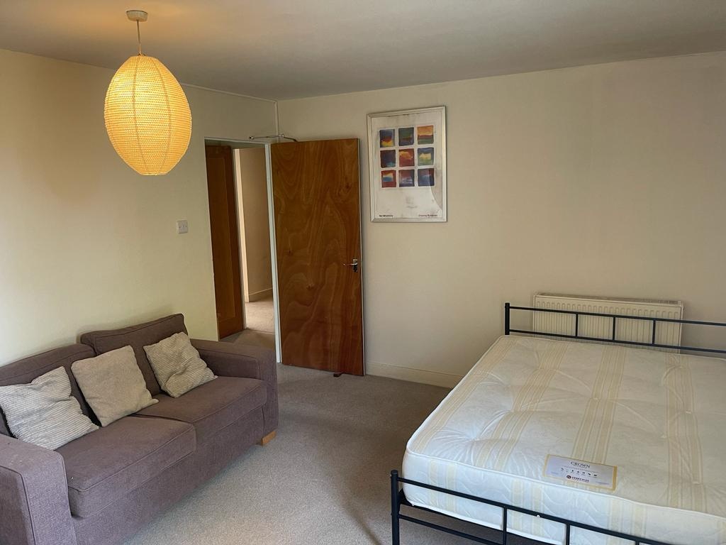 London Room in a Shared Flat, Barrier Point Road, E16 To Rent Now