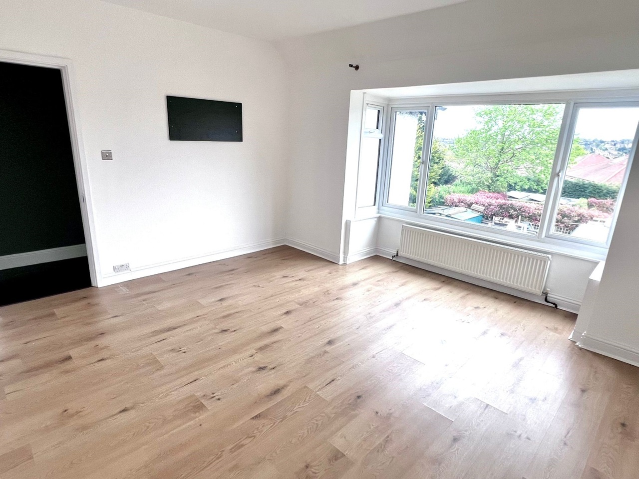 Coulsdon 2 Bed Flat, Woodcote Grove Road, CR5 To Rent Now for £