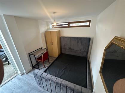 Studio Flat, Hillcote Avenue, SW16