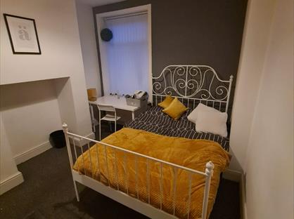 Room in a Shared House, Liverpool Street, M6